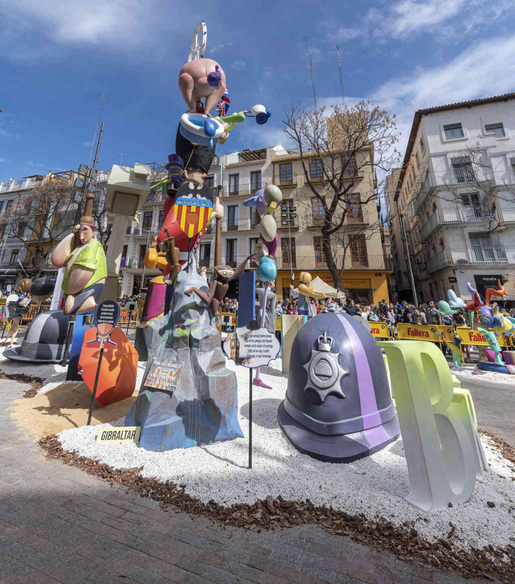Valencia - fallas 2023 - falla Mercado Central - Inglis pitinglis 03.jpg